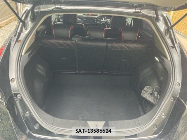Nissan LEAF 2018-05 7358411-12