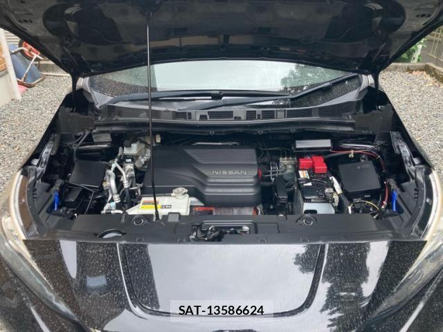 Nissan LEAF 2018-05 7358411-13