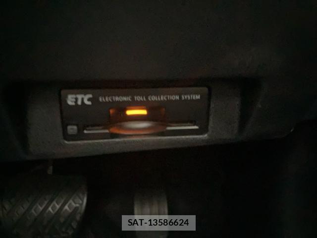 Nissan LEAF 2018-05 7358411-22