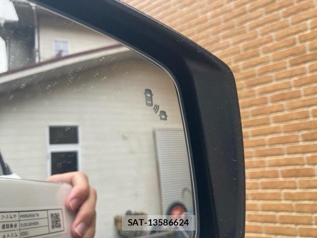 Nissan LEAF 2018-05 7358411-26