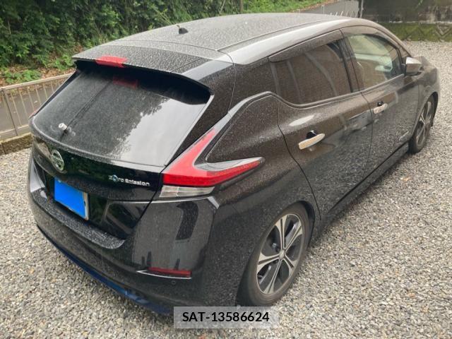 Nissan LEAF 2018-05 7358411-3
