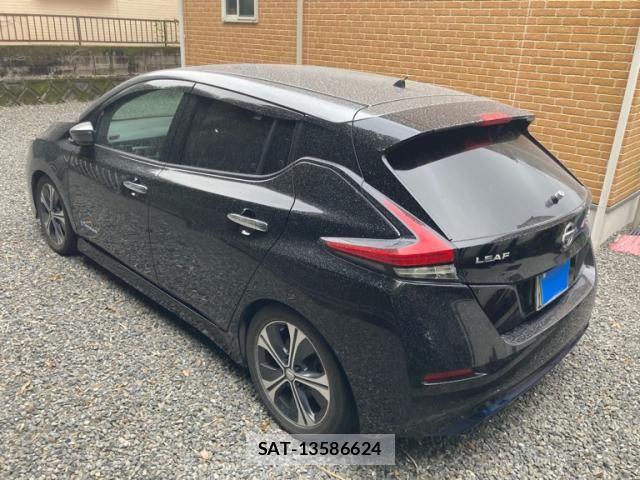 Nissan LEAF 2018-05 7358411-4