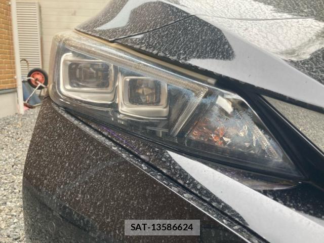 Nissan LEAF 2018-05 7358411-5