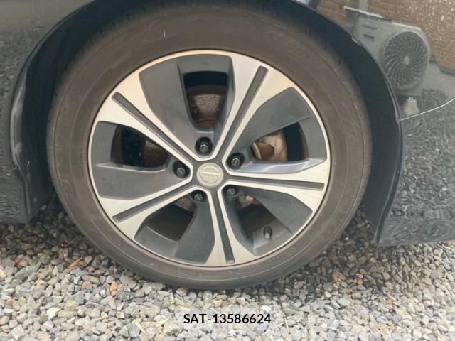 Nissan LEAF 2018-05 7358411-7