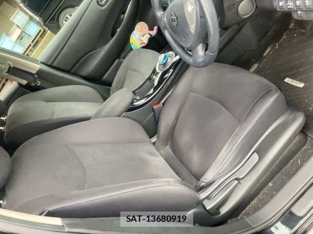 Nissan LEAF 2015-06 7358408-13