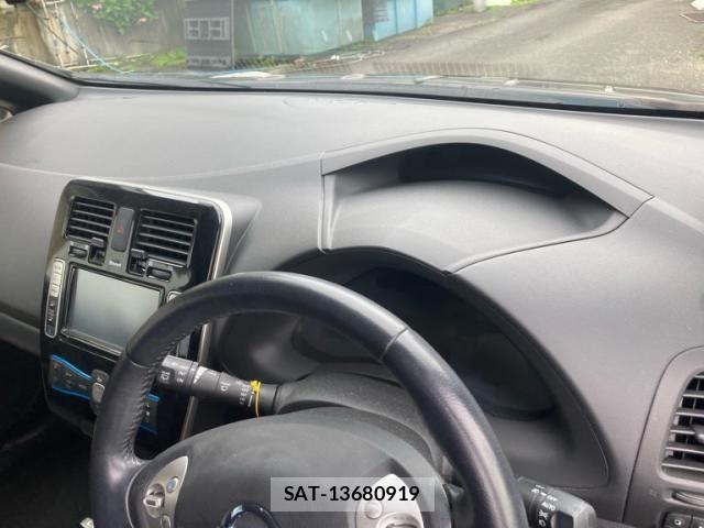 Nissan LEAF 2015-06 7358408-14