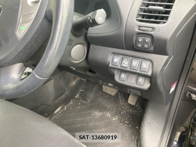 Nissan LEAF 2015-06 7358408-17