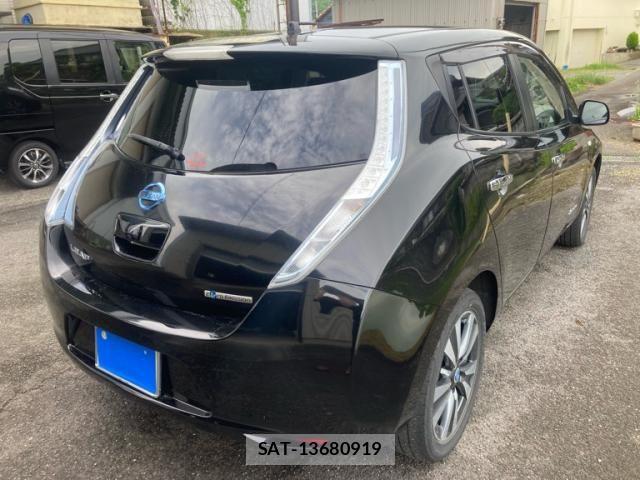Nissan LEAF 2015-06 7358408-1