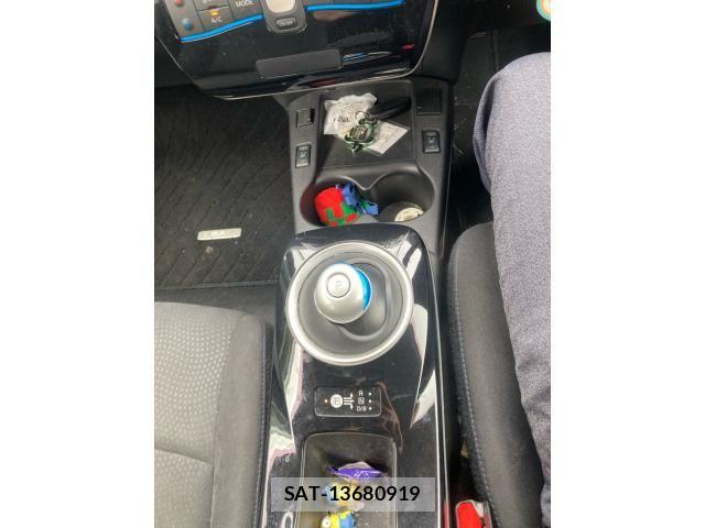 Nissan LEAF 2015-06 7358408-22