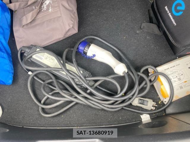 Nissan LEAF 2015-06 7358408-28