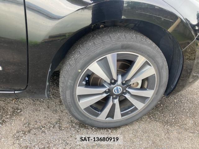 Nissan LEAF 2015-06 7358408-3