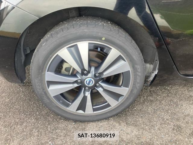 Nissan LEAF 2015-06 7358408-4