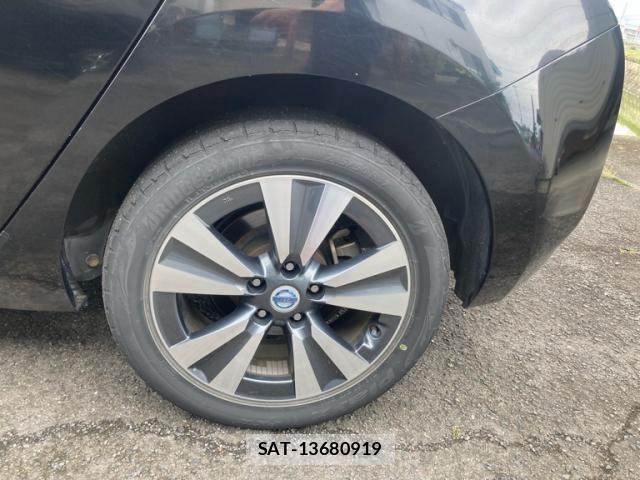 Nissan LEAF 2015-06 7358408-5