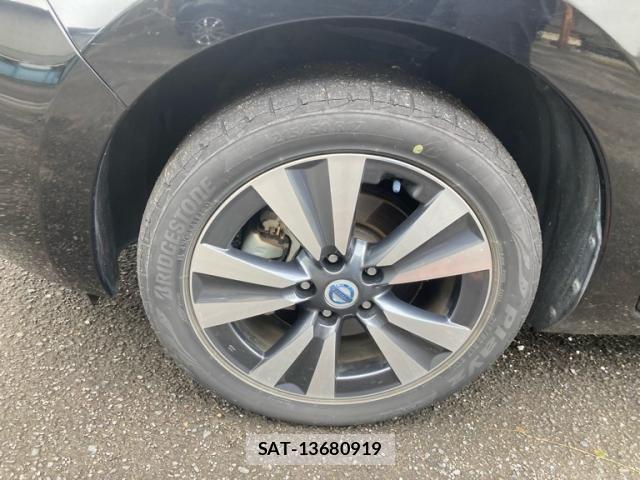 Nissan LEAF 2015-06 7358408-6