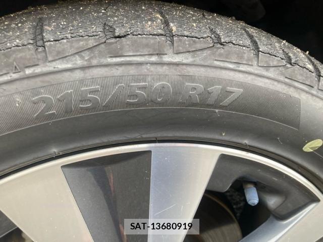 Nissan LEAF 2015-06 7358408-7