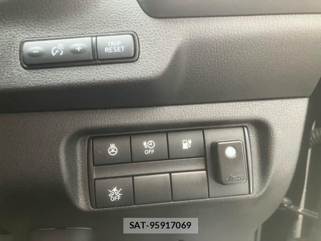 Nissan LEAF 2022-03 7358399-9