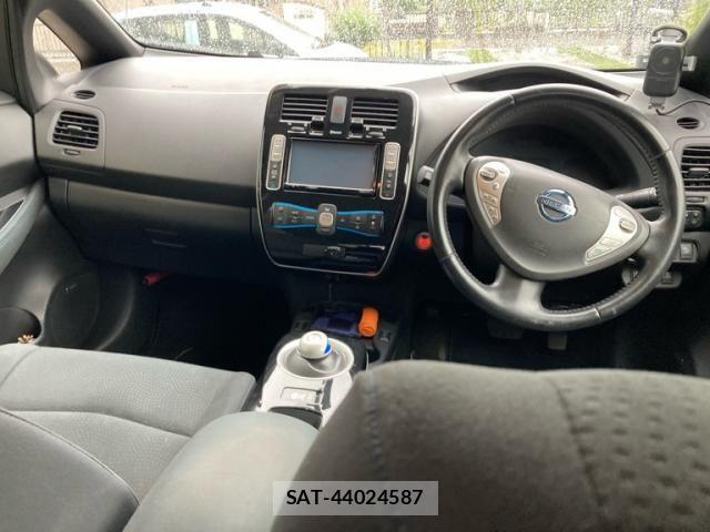 Nissan LEAF 2013-09 7358409-13