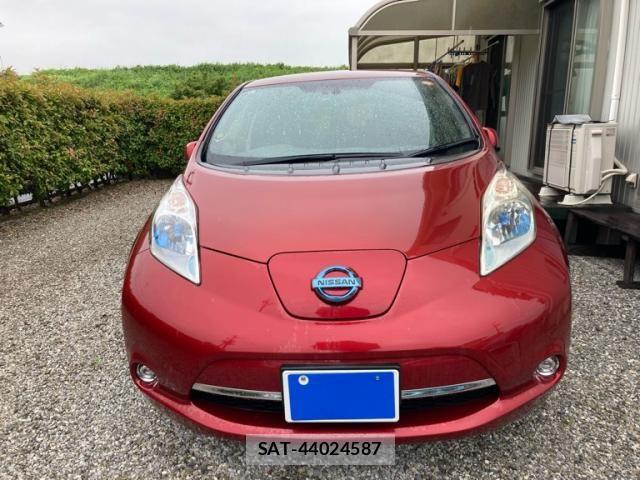 Nissan LEAF 2013-09 7358409-1