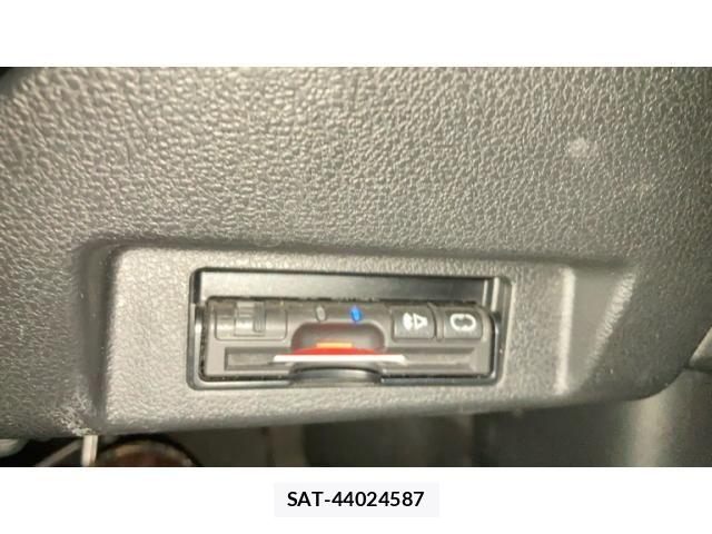 Nissan LEAF 2013-09 7358409-21