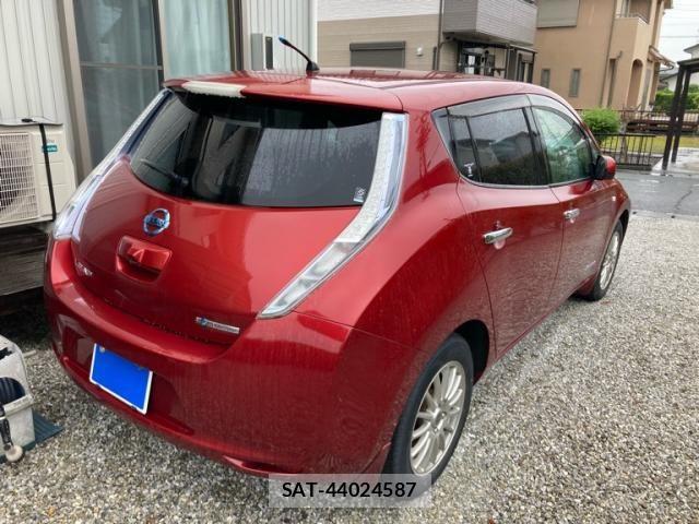 Nissan LEAF 2013-09 7358409-3