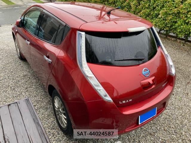 Nissan LEAF 2013-09 7358409-4