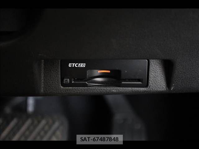 Nissan LEAF 2022-02 7392604-9