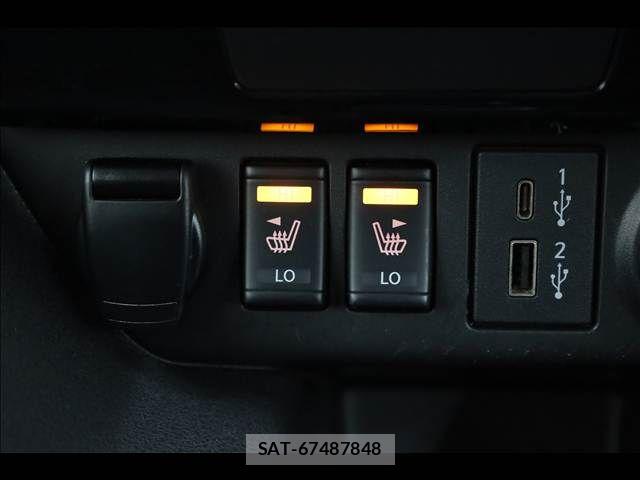 Nissan LEAF 2022-02 7392604-8