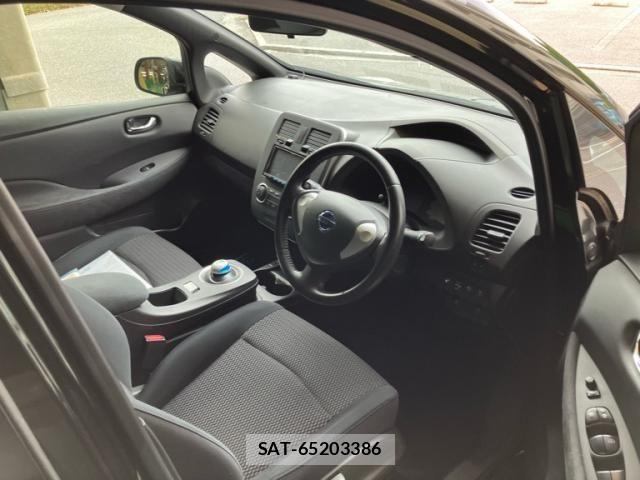 Nissan LEAF 2015-06 7455281-12