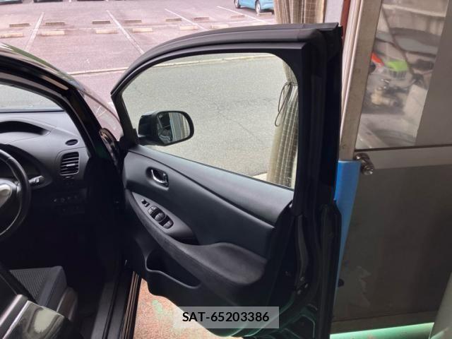 Nissan LEAF 2015-06 7455281-13