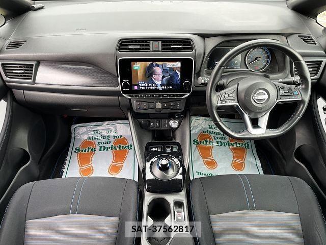 Nissan LEAF 2023-10 7501199-1