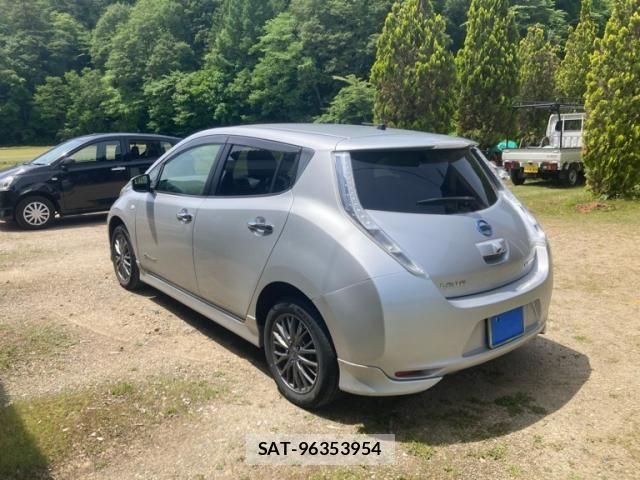 Nissan LEAF 2017-07 7501203-4