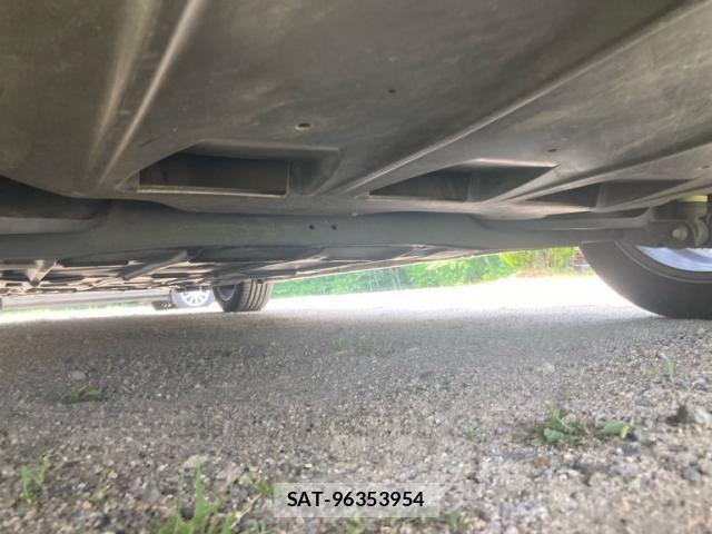 Nissan LEAF 2017-07 7501203-6