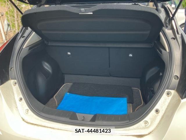 Nissan LEAF 2019-08 7562331-7