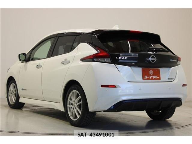 Nissan LEAF 2021-12 7562330-9