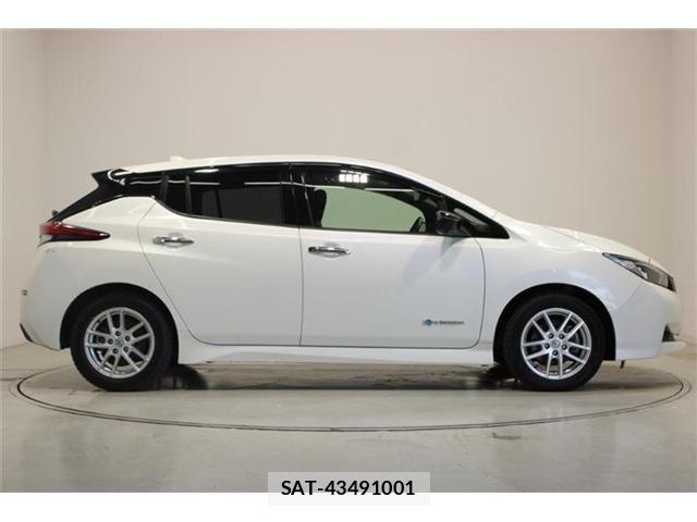 Nissan LEAF 2021-12 7562330-12