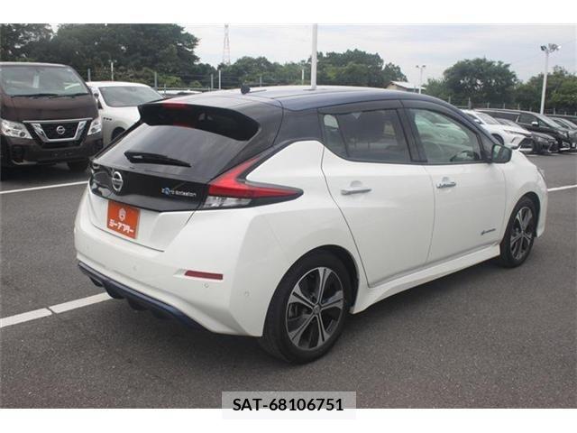 Nissan LEAF 2018-01 7617517-11