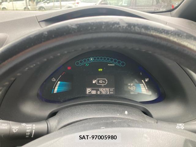 Nissan LEAF 2014-07 7617521-9