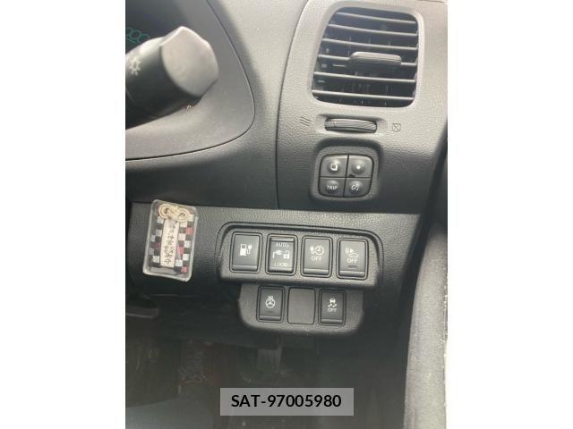 Nissan LEAF 2014-07 7617521-10