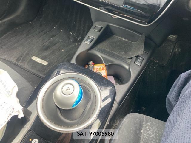 Nissan LEAF 2014-07 7617521-13