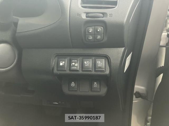 Nissan LEAF 2016-07 7617520-15