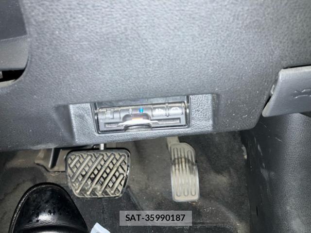 Nissan LEAF 2016-07 7617520-19