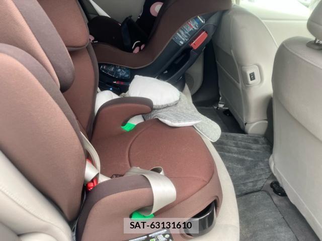 Nissan LEAF 2017-07 7724918-16