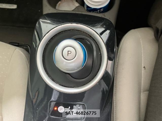 Nissan LEAF 2011-08 7786301-10