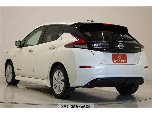Nissan LEAF 2018-11 7877236-9