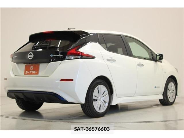 Nissan LEAF 2018-11 7877236-11
