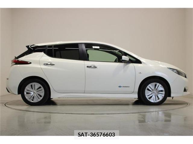 Nissan LEAF 2018-11 7877236-12