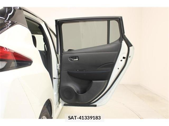 Nissan LEAF 2022-03 7877230-29