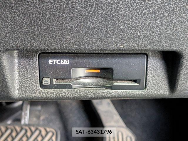 Nissan LEAF 2021-10 7877229-9