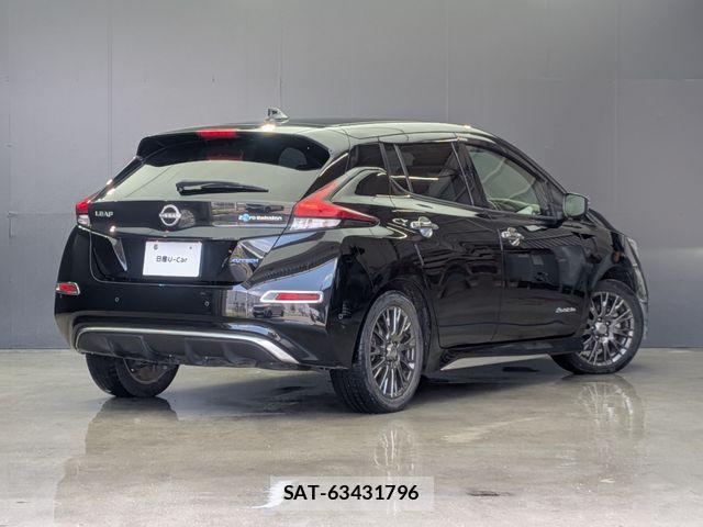 Nissan LEAF 2021-10 7877229-1