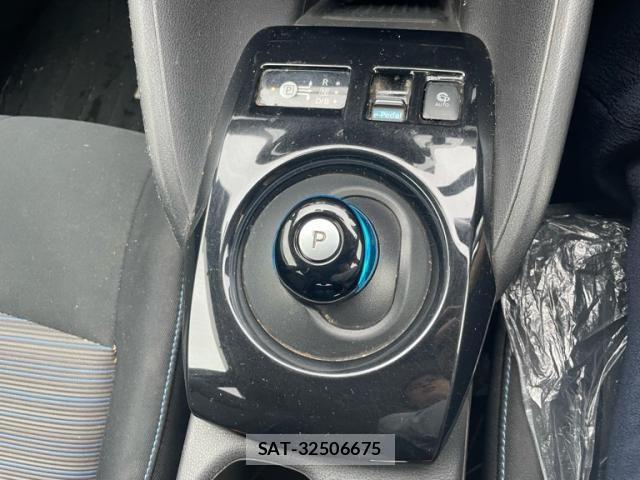 Nissan LEAF 2017-10 7877244-13